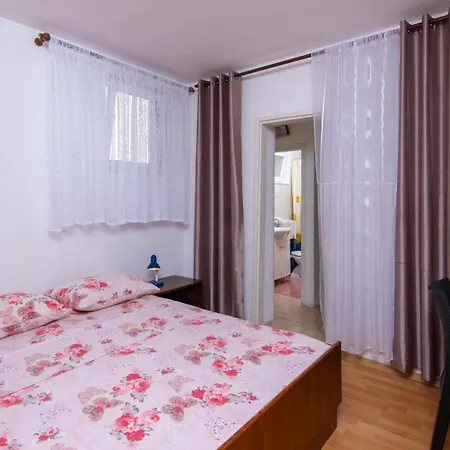 Lucy Vendégház Kučište