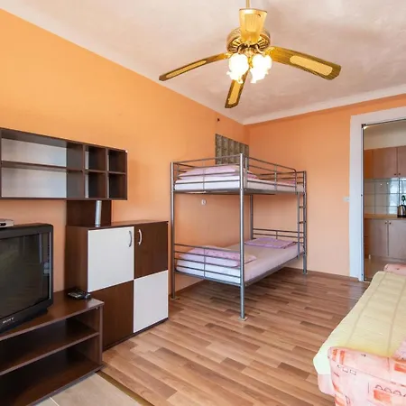 Lucy Guest house *