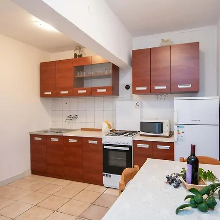 Lucy Apartment *